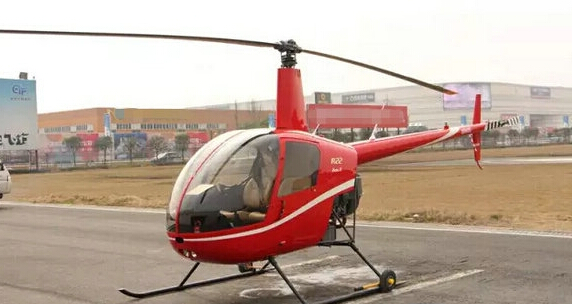 美国的R22私人直升机 操作简朴、、、维修利便