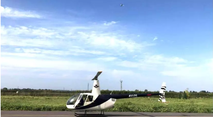 888电子游戏完成三门峡警航R44直升机交机