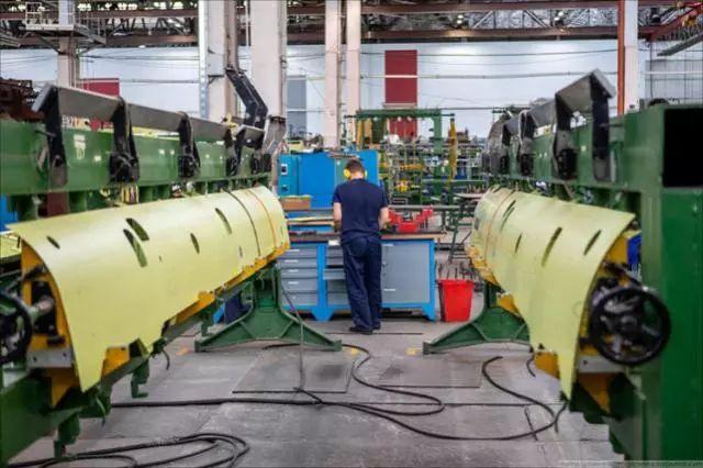 俄罗斯公开一直升机生产基地内部场景，历史已生产出90000架飞机